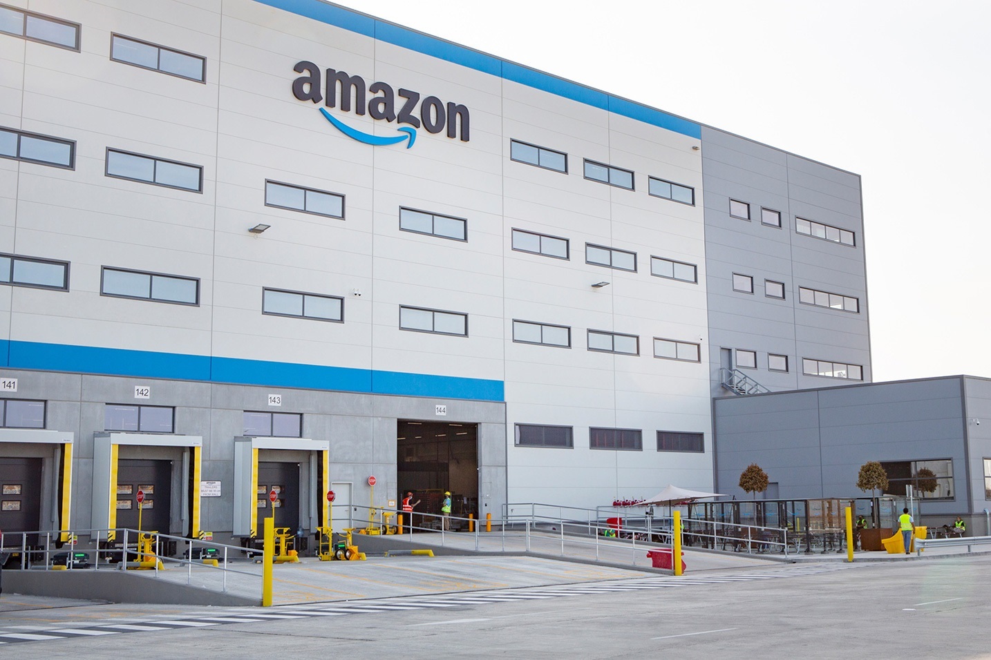 Amazon strengthens its grocery operations